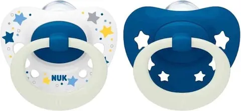 Nuk Signature Ορθοδοντικές Πιπίλες Σιλικόνης Νυκτός με Θήκη Μπλε Λευκό Καρδούλα για 18-36 μηνών 2τμχ